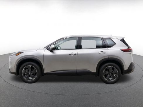 Used 2025 Nissan Rogue SV FWD image 4