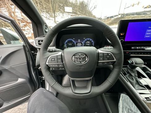 New 2026 Toyota Sienna Platinum image 13