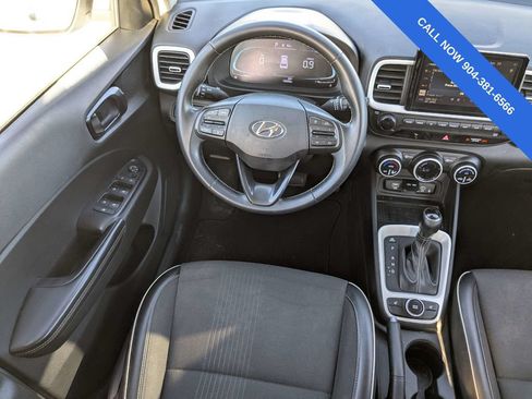 Used 2023 Hyundai Venue Limited FWD image 16
