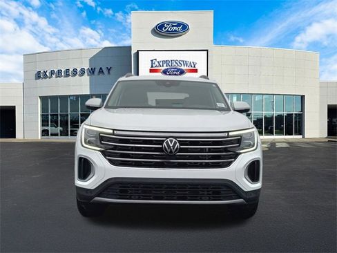 Used 2025 Volkswagen Atlas SE image 3