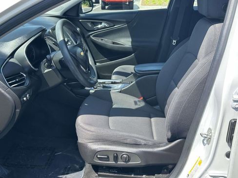 Used 2018 Chevrolet Malibu LT FWD image 4