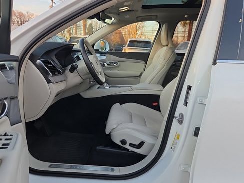 Used 2024 Volvo XC90 B6 Ultimate w/ Lounge Package image 4