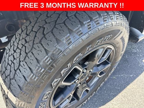 Used 2018 Jeep Wrangler Unlimited Sahara AWD/4WD image 39