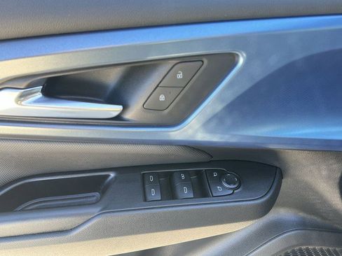 Used 2025 Chevrolet Equinox EV LT w/ Convenience Package image 22