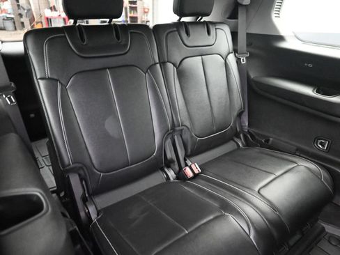 Used 2022 Jeep Grand Cherokee L Limited AWD/4WD image 11