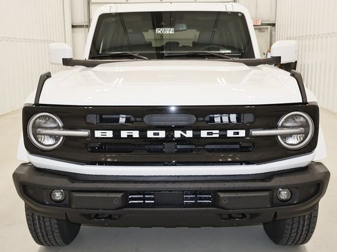 New 2025 Ford Bronco Outer Banks image 3