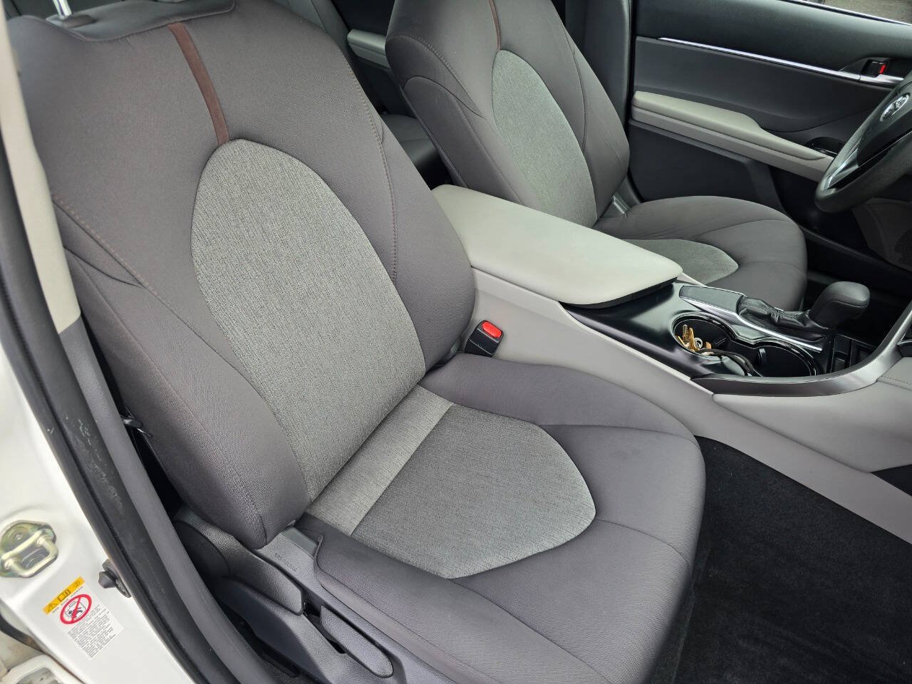 Used 2018 Toyota Camry LE w/ Convenience Package FWD image 29