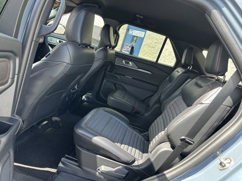 Certified 2025 Ford Explorer ST-Line AWD/4WD image 10