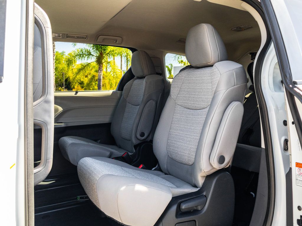 Used 2024 Toyota Sienna LE w/ LE Plus Package FWD image 13