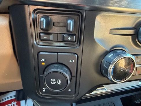 Used 2025 Ford F350 Lariat w/ Black Appearance Package AWD/4WD image 32