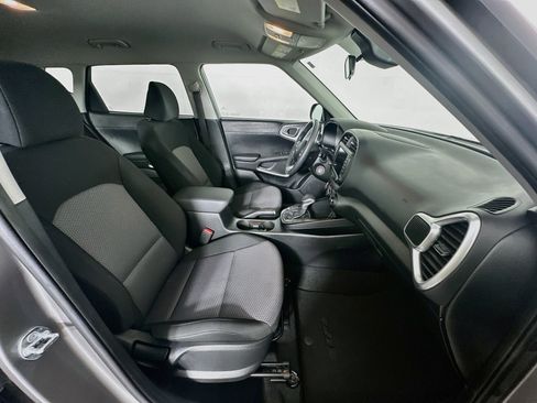 Used 2025 Kia Soul LX w/ LX Technology Package FWD image 30