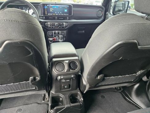 Used 2025 Jeep Wrangler Unlimited Rubicon image 29