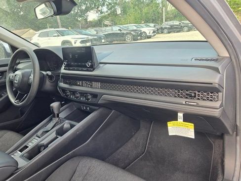 Used 2025 Honda Accord LX image 30