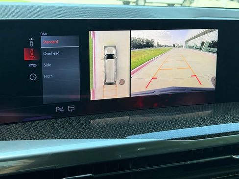 Used 2025 Cadillac Escalade ESV V AWD/4WD image 32