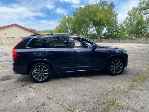 Used 2017 Volvo XC90 T6 Momentum w/ Momentum Plus Package AWD/4WD image 6