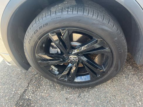 Used 2023 Volkswagen Tiguan SE R-Line AWD/4WD image 9