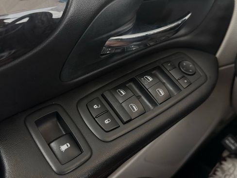 Used 2013 Dodge Grand Caravan SXT FWD image 36