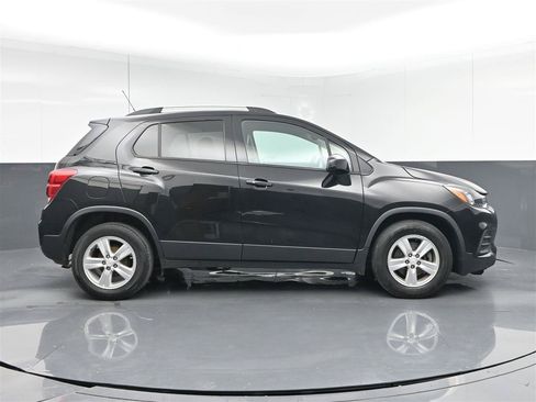 Used 2021 Chevrolet Trax LT w/ Driver Confidence Package FWD image 4