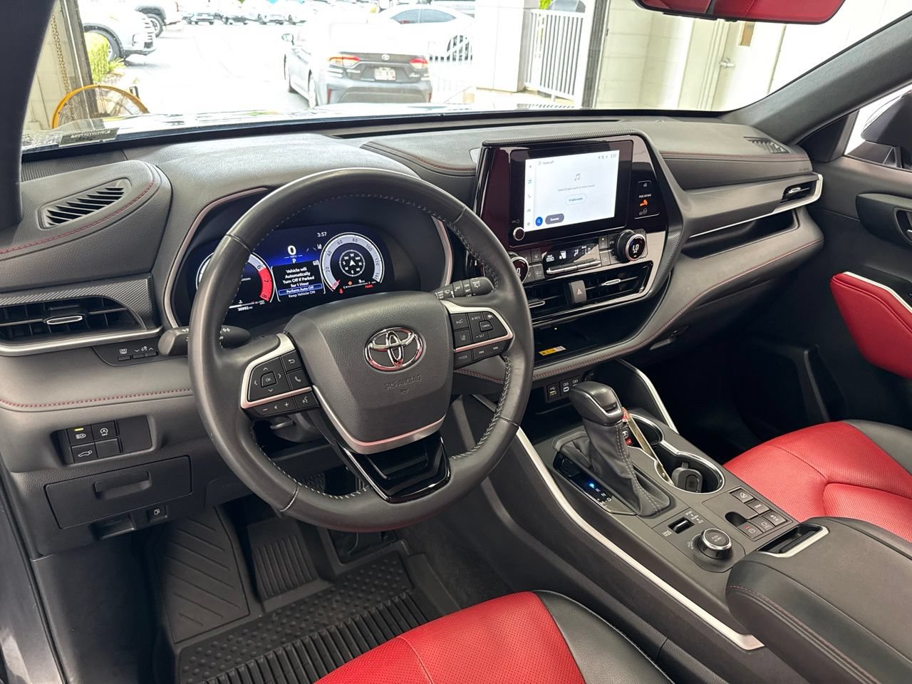 Used 2025 Toyota Highlander XSE AWD/4WD image 18