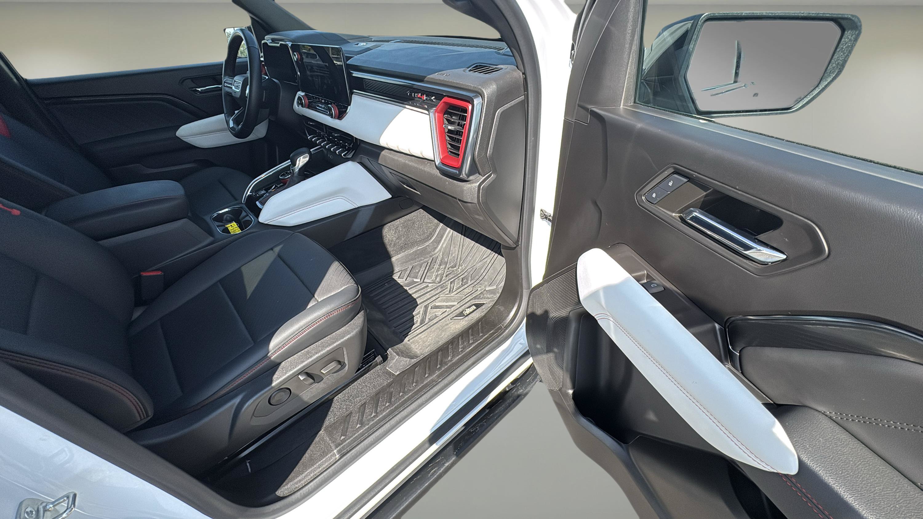 Used 2024 GMC Canyon AT4X w/ AT4X AEV Edition AWD/4WD image 25