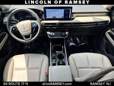 Used 2023 Lincoln Corsair AWD image 23