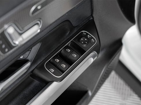 Used 2020 Mercedes-Benz GLB 250 w/ Premium Package image 46