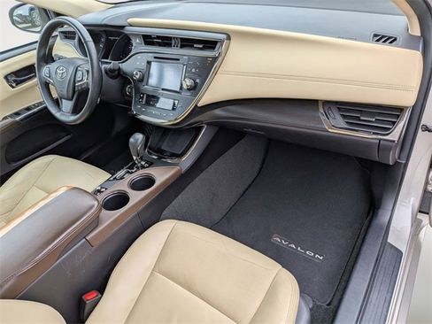 Used 2017 Toyota Avalon XLE Premium image 31