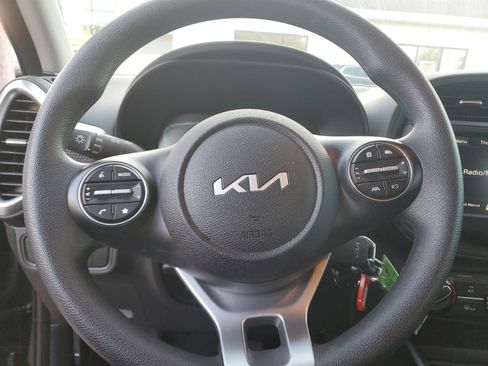 Used 2025 Kia Soul LX image 19
