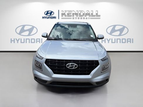 Used 2022 Hyundai Venue SE w/ Cargo Package FWD image 2