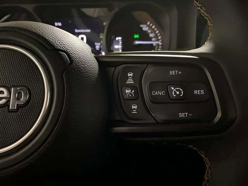 Used 2024 Jeep Wrangler Unlimited image 37