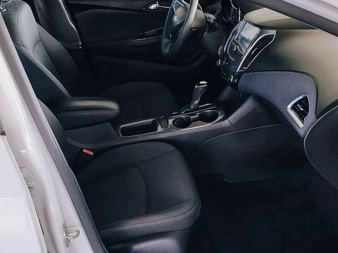 Used 2018 Chevrolet Cruze LT w/ Convenience Package FWD image 16
