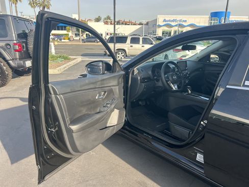 Used 2025 Nissan Sentra SV image 18