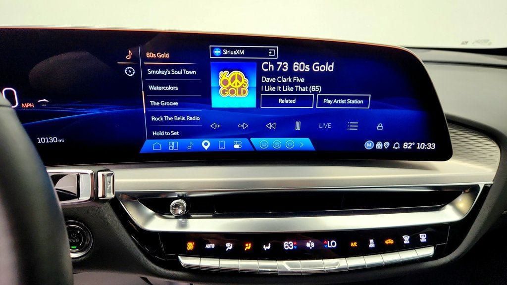 Used 2025 Cadillac Lyriq Luxury w/ LPO, Floor Liner Package AWD/4WD image 17