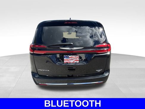 Used 2022 Chrysler Pacifica Touring-L image 5