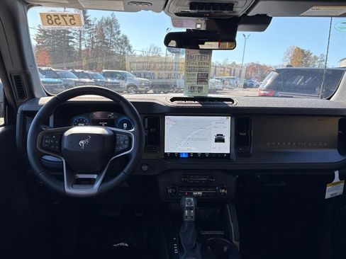 New 2025 Ford Bronco Badlands image 6