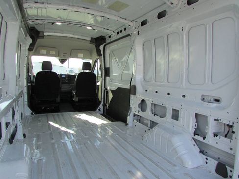 Used 2023 Ford Transit 250 Medium Roof AWD image 25