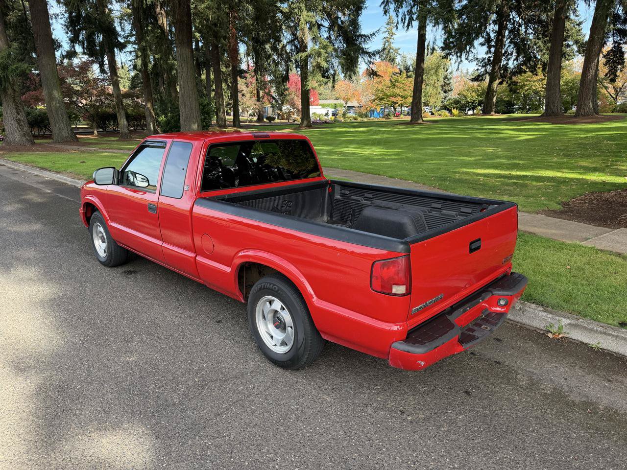 Used 2000 GMC Sonoma SLS w/ SLS Super Spec Pkg 2 RWD image 3