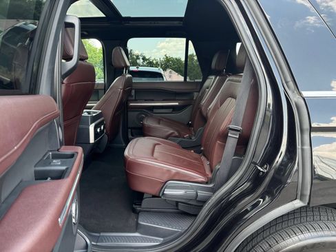 Used 2024 Ford Expedition Limited AWD/4WD image 32