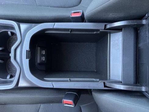 Used 2025 Toyota RAV4 XLE FWD image 23