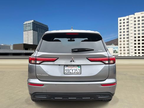 Used 2022 Mitsubishi Outlander SE AWD/4WD image 4