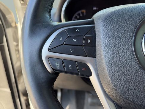 Used 2018 Jeep Grand Cherokee Altitude image 13