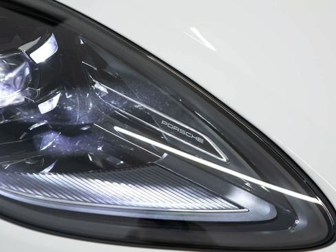 New 2026 Porsche Macan AWD/4WD image 16