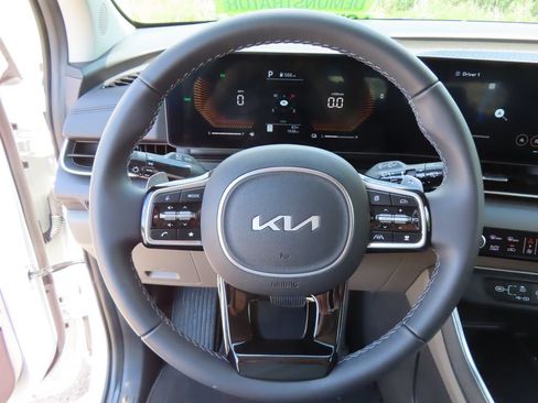 Certified 2026 Kia Carnival EX FWD image 23