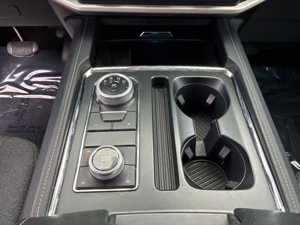 Used 2023 Ford Expedition XLT AWD/4WD image 16