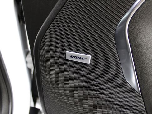 Used 2023 Chevrolet Suburban Z71 image 34