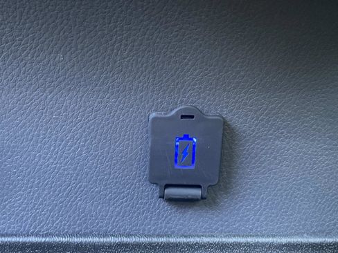 Used 2021 Toyota Camry SE w/ Convenience Package image 7