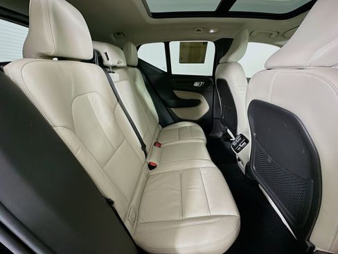Used 2023 Volvo XC40 B5 Plus w/ Driver Assist Package AWD/4WD image 43