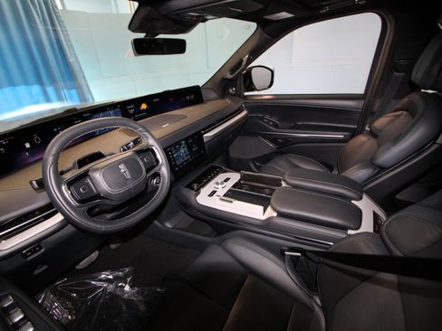 New 2026 Lincoln Navigator Reserve AWD/4WD image 2