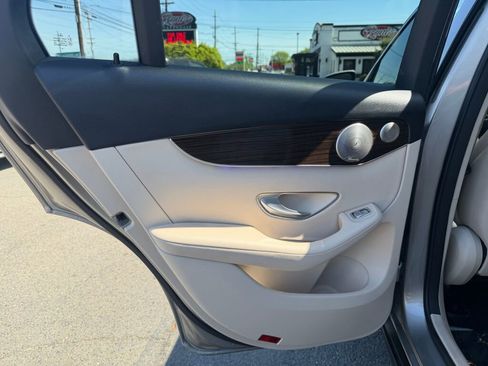 Used 2021 Mercedes-Benz GLC 300 4MATIC image 20