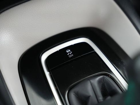 Used 2020 Toyota Corolla LE image 25